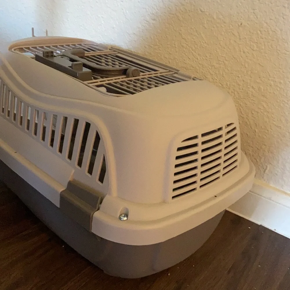 pet carrier
